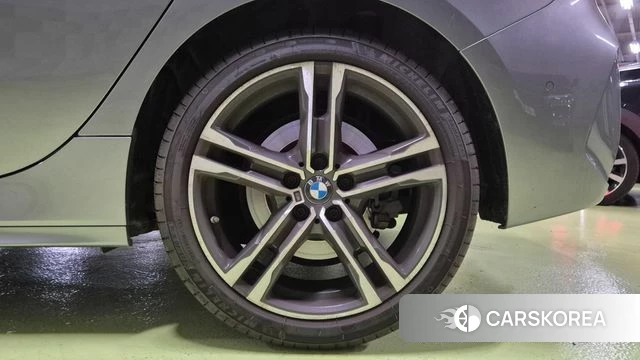 BMW 1 Series (F40) 2023 Серебристо-серый из Кореи, фото 4