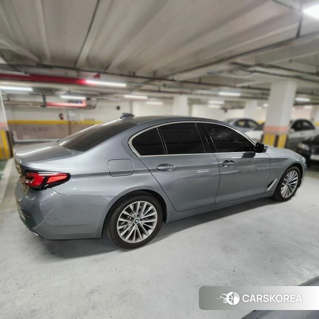 BMW 5 Series (G30) 2023 Цвет галактики из Кореи, фото 5