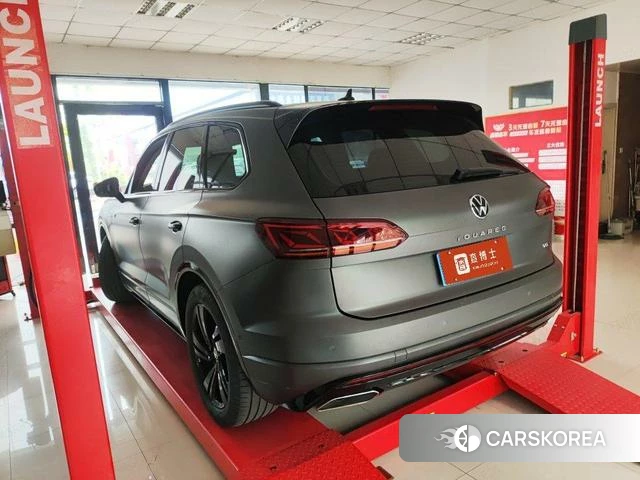 Volkswagen Touareg 2024 Темно-серый из Китая, фото 4