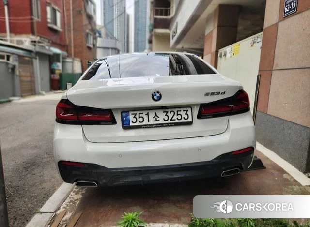 BMW 5 Series (G30) 2023 Белый из Кореи, фото 4