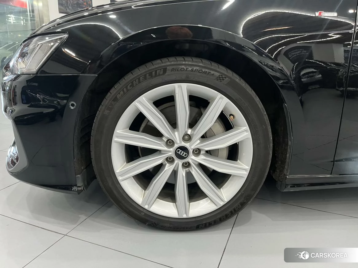 Audi A6L id 4473791 из Китая 7