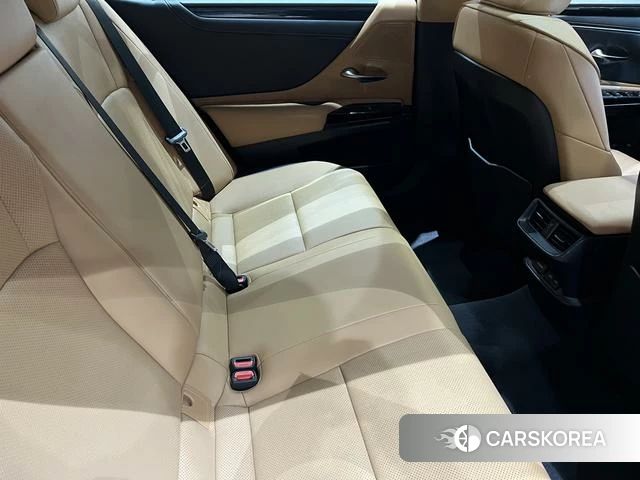 Lexus ES id 4276296 из Китая 11