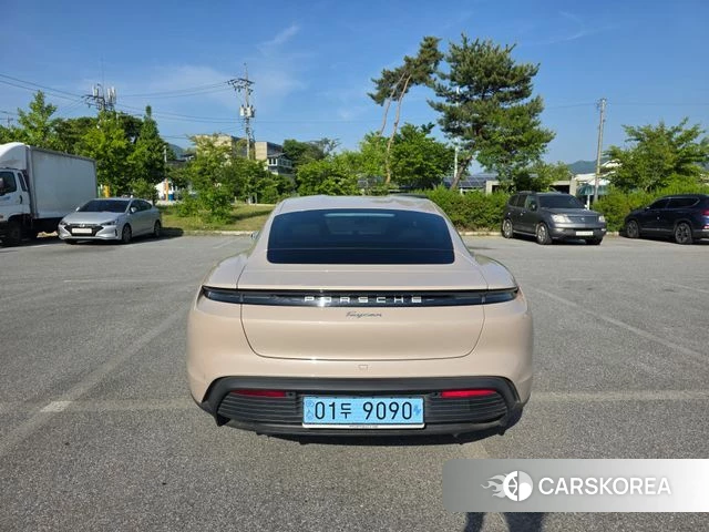 Porsche Taycan 2023 Песочный из Кореи, фото 4