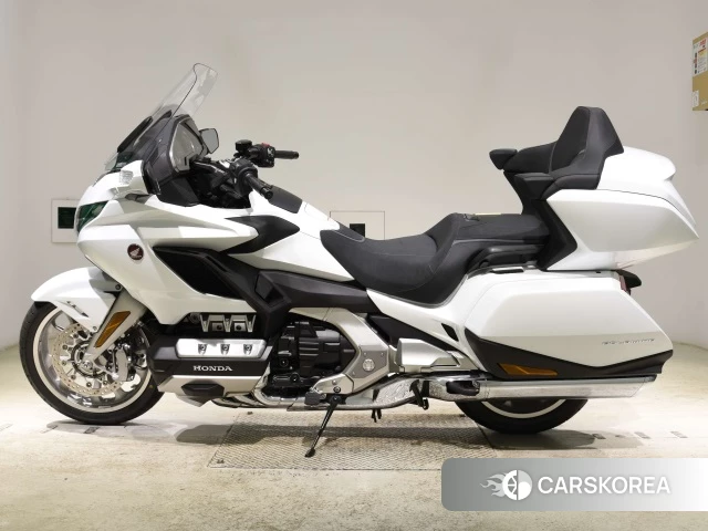 Проданный Honda GL1800 TOUR DCT 2026 из Японии