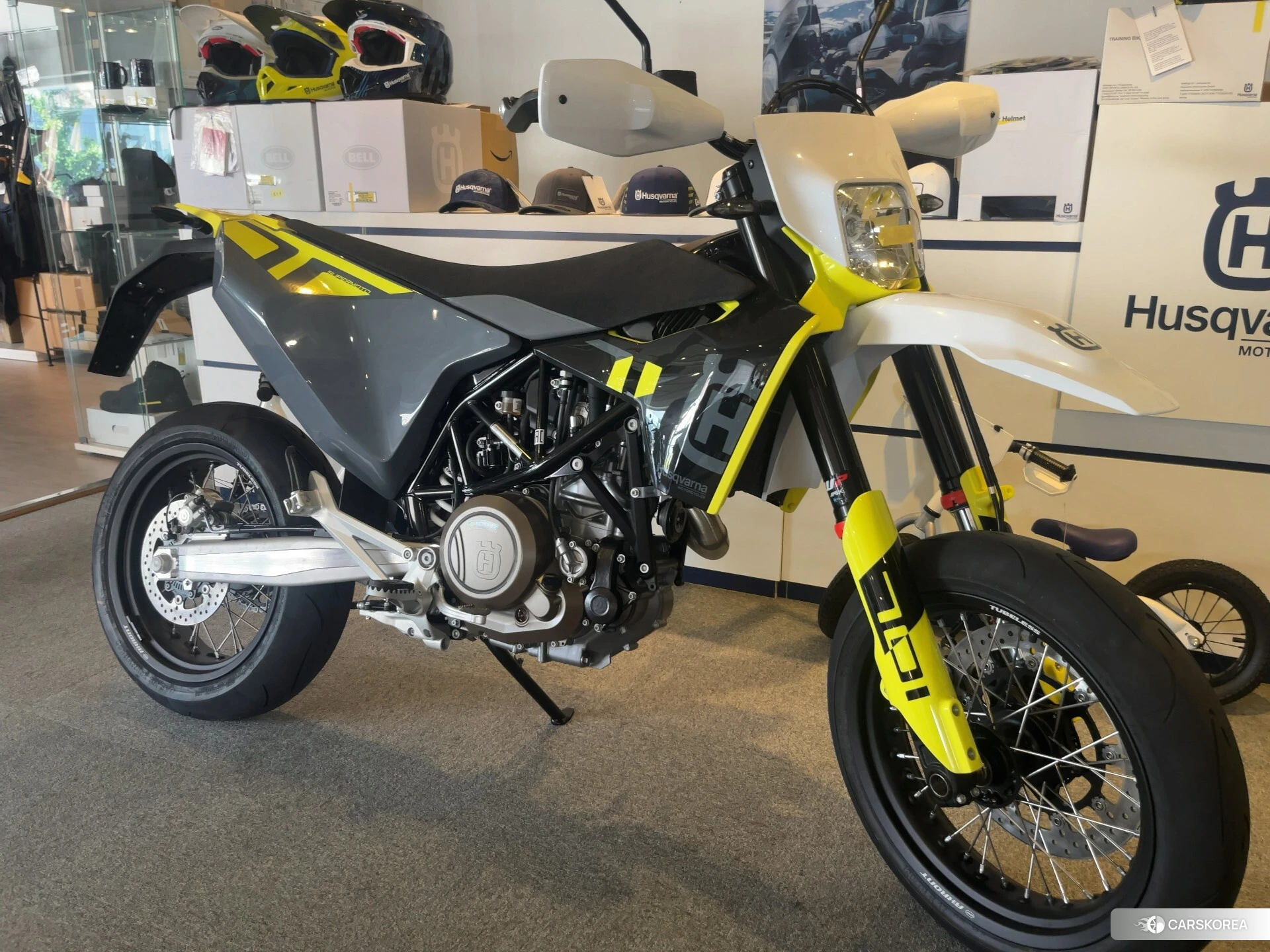 Husqvarna 701 SUPERMOTO 2024 из Японии