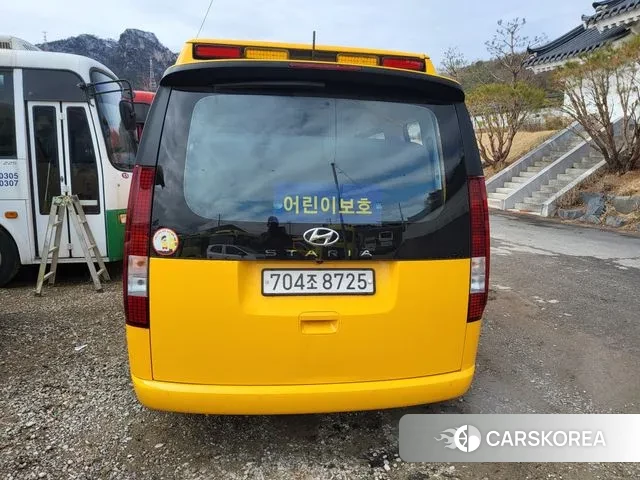 Hyundai Staria 2023 Желтый из Кореи, фото 4