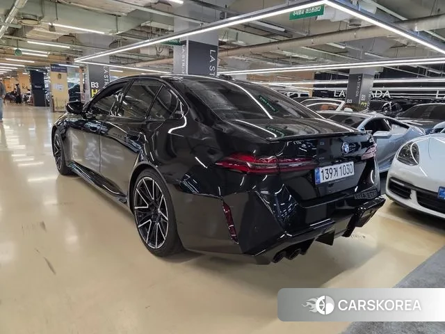 BMW M5 (G90) 2025 Черный из Кореи, фото 5
