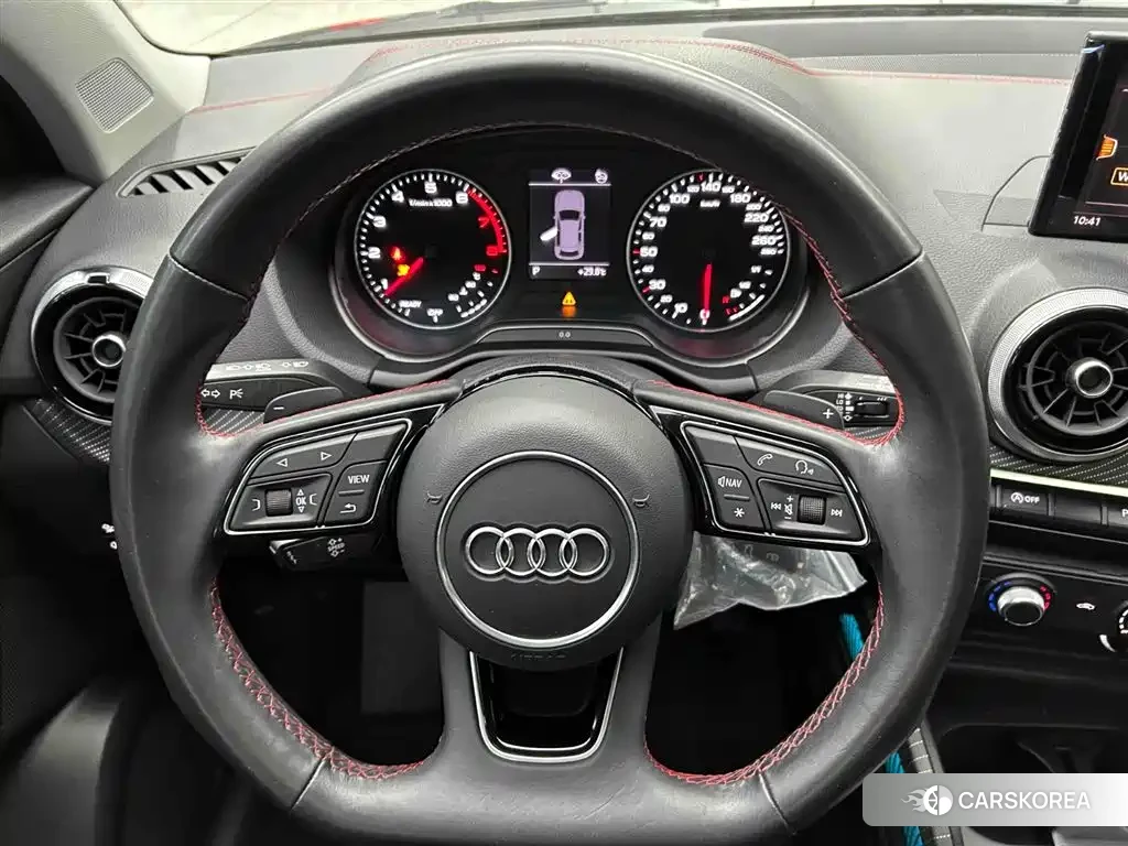 Audi Q2L id 4628405 из Китая 17