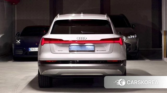 Audi e-Tron 2021 Белый из Кореи, фото 4