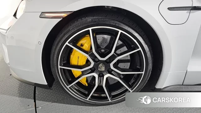 Porsche Taycan id 3081645 из Кореи 14