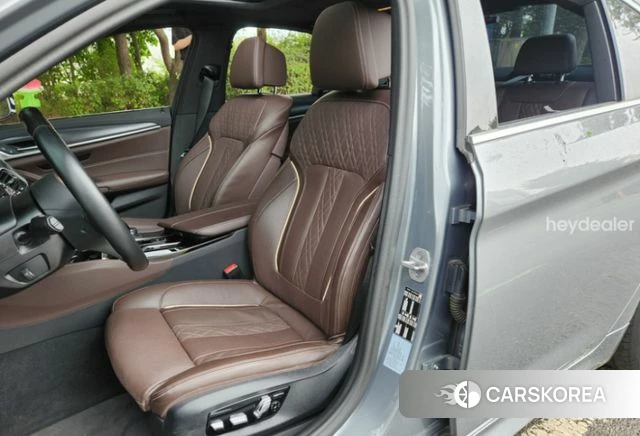 BMW 5 Series (G30) 2023 Серебряный из Кореи, фото 4