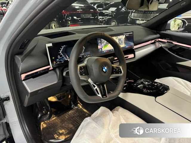 BMW 5 Series (G60) 2026 Цвет галактики из Кореи, фото 5