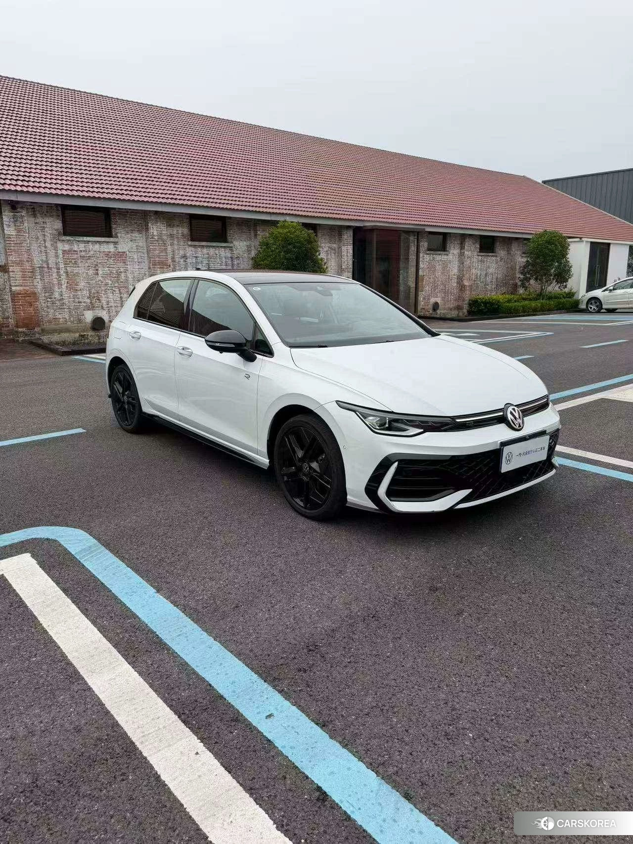 Volkswagen Golf 2024 Белый из Китая, фото 4