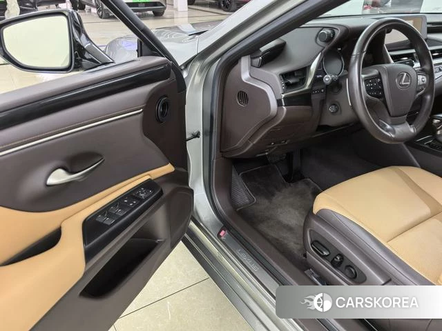Lexus ES id 4219900 из Китая 12