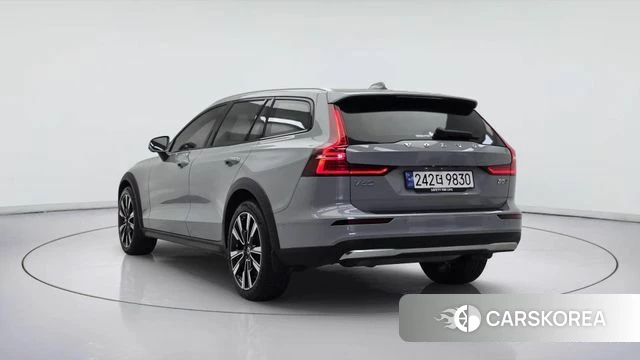 Volvo V60 Cross-Country 2nd Generation 2024 Серебристо-серый из Кореи, фото 4