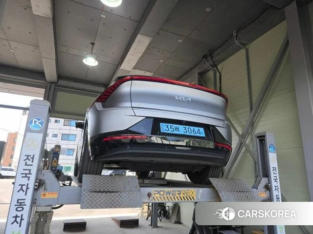 Kia EV6 2022 Серебристо-серый из Кореи, фото 4