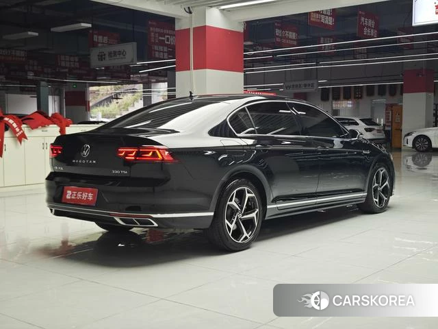 Volkswagen Magotan 2023 Черный из Китая, фото 6