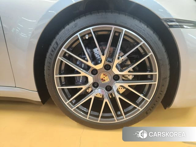 Porsche 911(992) id 4280221 из Кореи 14