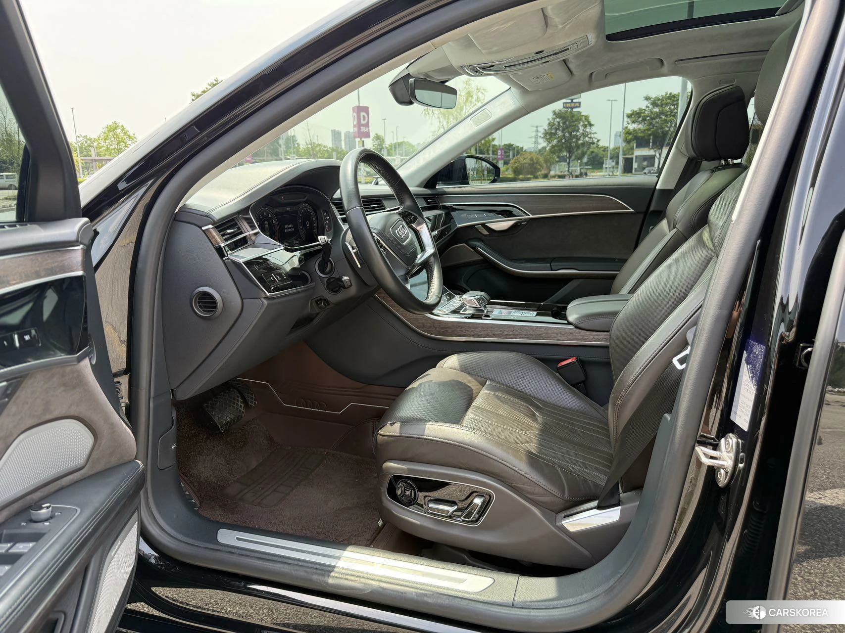 Audi A8 id 4467936 из Китая 10