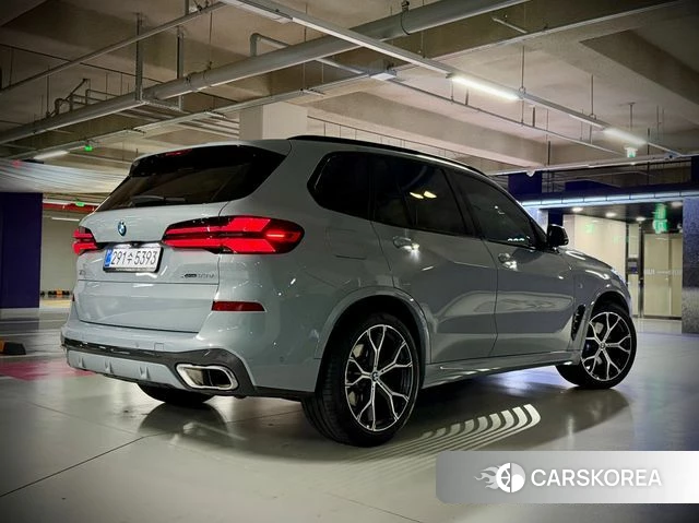 BMW X5 (G05) 2026 Светло-серебряный цвет из Кореи, фото 5