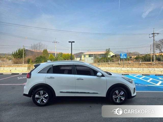 Kia The New Niro id 3834092 из Кореи 14