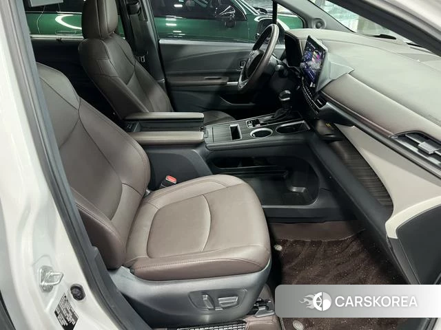 Toyota Grevia 2023 Белый из Китая, фото 4