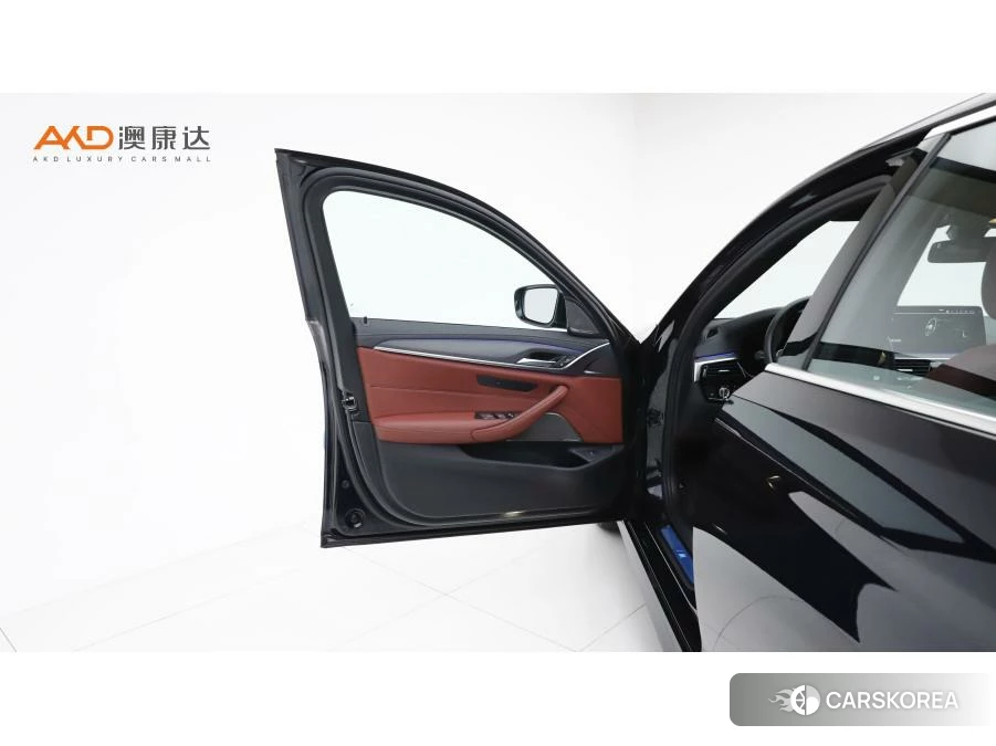 BMW 5 series 2021 Черный из Китая, фото 4
