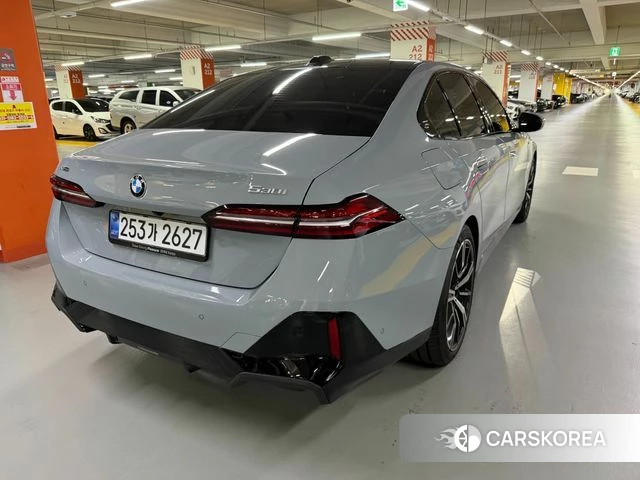 BMW 5 Series (G60) 2025 Светло-серебряный цвет из Кореи, фото 6