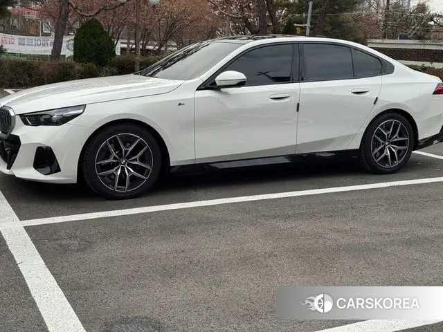 BMW 5 Series (G60) id 3522865 из Кореи 14