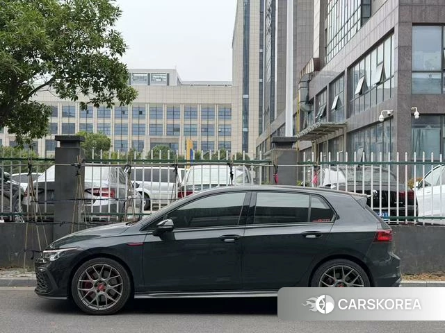 Volkswagen Golf GTI 2022 Черный из Китая, фото 4