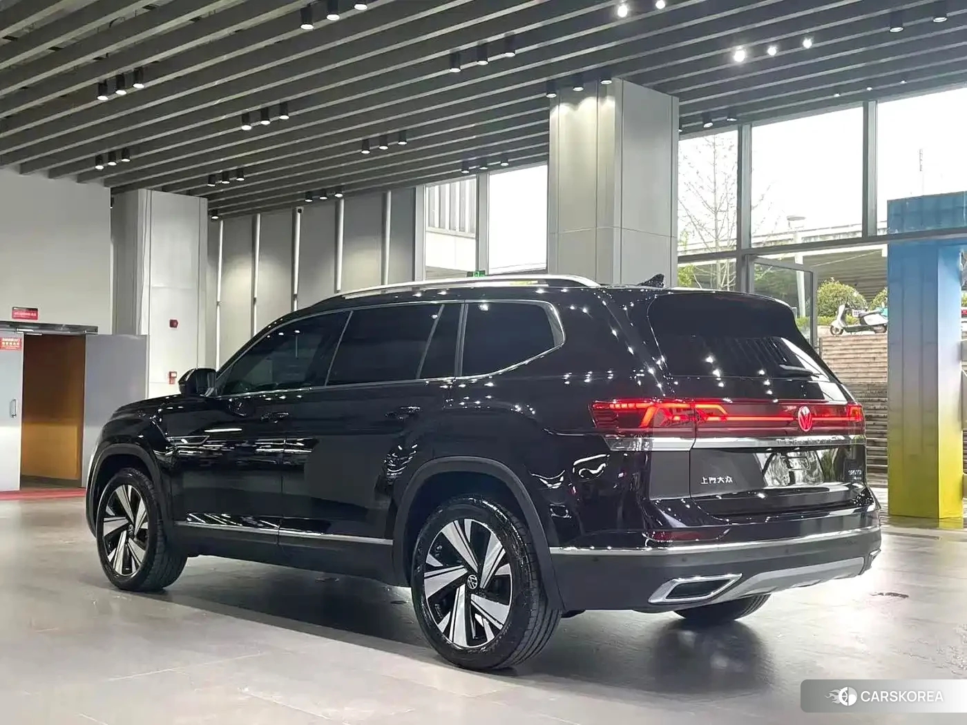Volkswagen Touareg 2024 Черный из Китая, фото 4