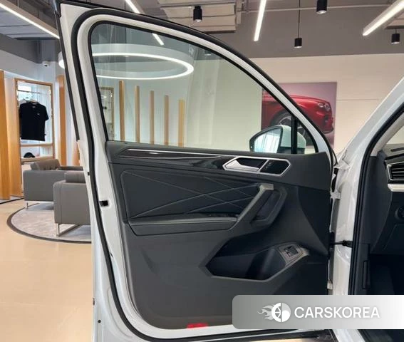 Volkswagen Tiguan L PHEV id 4272341 из Китая 10