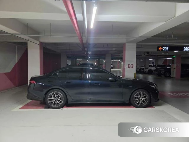 BMW 5 Series (G60) 2026 Черный из Кореи, фото 4