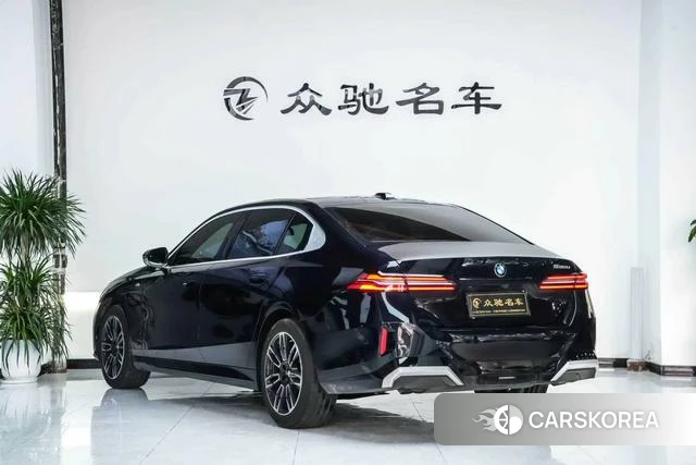 BMW 5 series 2025 Черный из Китая, фото 6