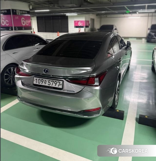 Lexus ES300h 7th generation 2022 Серебристо-серый из Кореи, фото 4