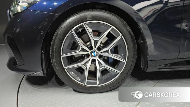 BMW 5 Series (G60) id 4792446 из Кореи 31