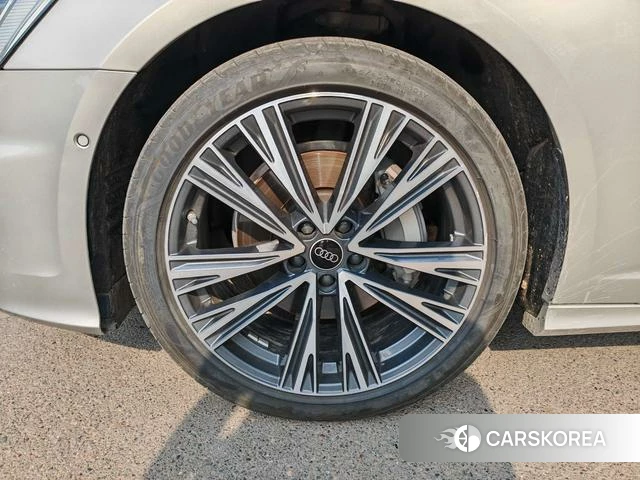 Audi A6L id 4348962 из Китая 9