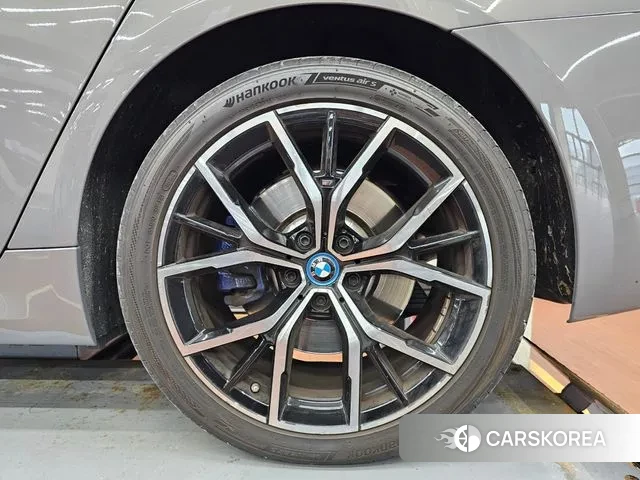 BMW 5 Series (G30) 2022 Цвет тростника из Кореи, фото 4