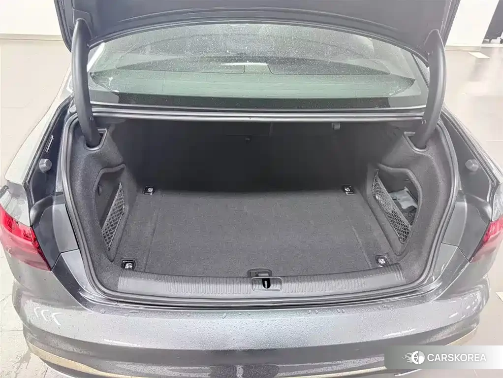 Audi A4L 2024 Silver/gray из Китая, фото 4