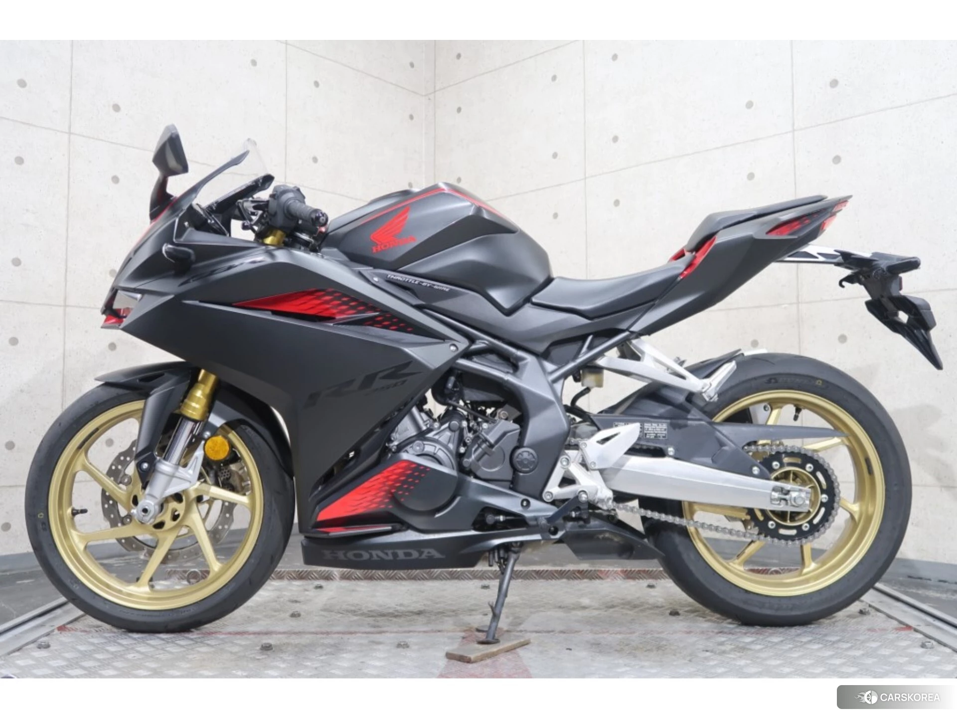 Проданный Honda CBR250R id 3947605 из Японии
