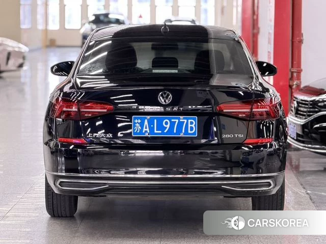 Volkswagen Passat id 4219944 из Китая 8