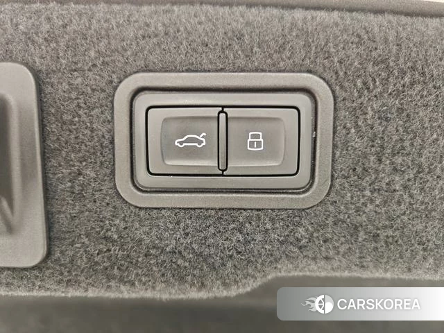 Audi A8 id 4208913 из Китая 16