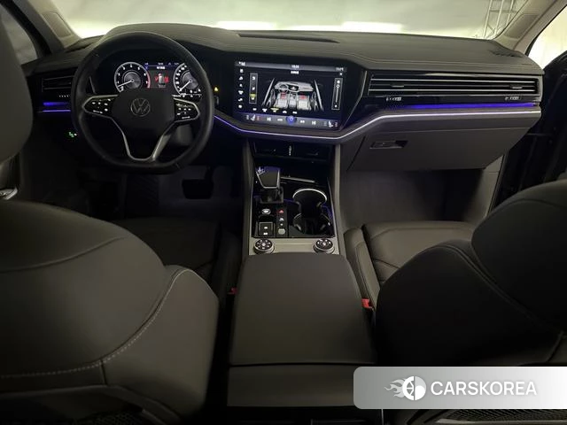 Volkswagen Touareg 2023 Темно-серый из Китая, фото 4