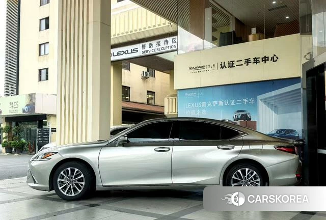 Lexus ES 2023 Серебристо-серый из Китая, фото 4