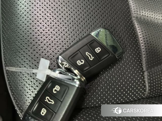 Volkswagen Passat id 4278579 из Китая 14