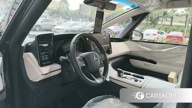 Lexus LM id 4259837 из Китая 11