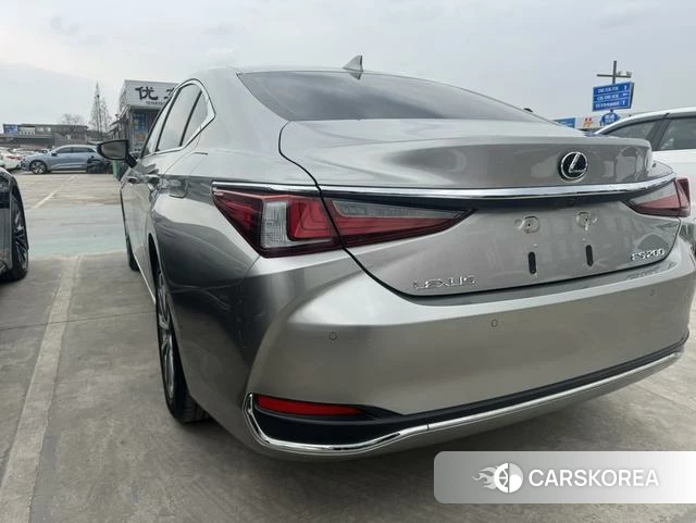 Lexus ES id 4261324 из Китая 9