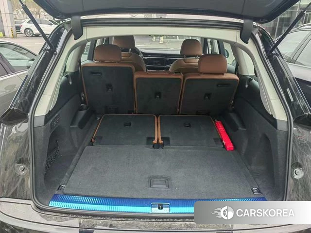 Audi Q7 2026 Черный из Китая, фото 4