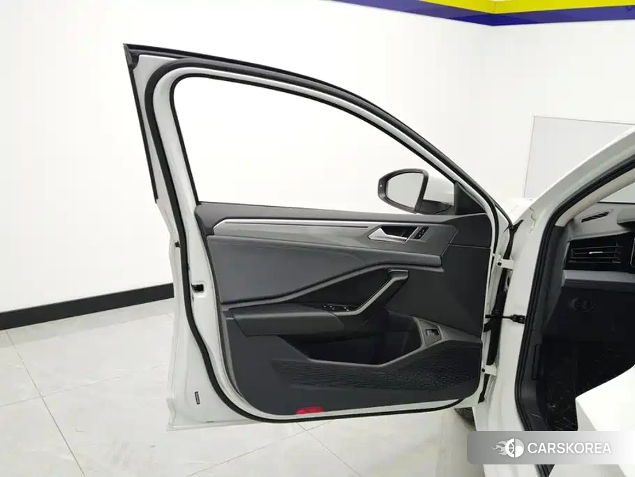 Volkswagen Sagitar id 4554021 из Китая 10