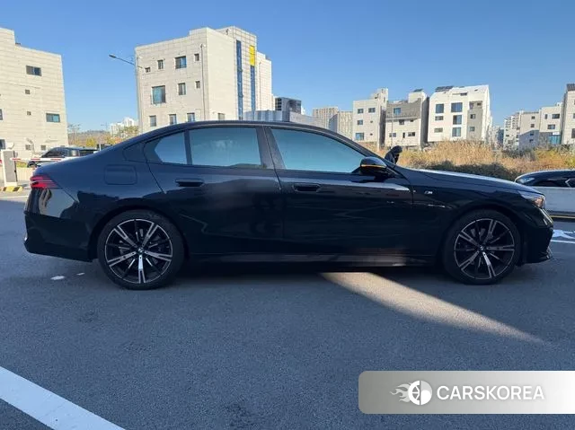 BMW 5 Series (G60) id 3487352 из Кореи 9